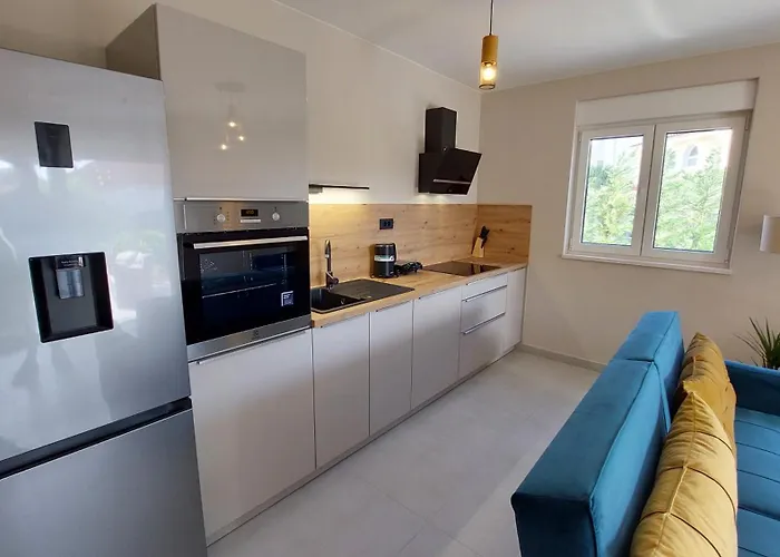 Katarina * Brodarica (Sibenik-Knin)